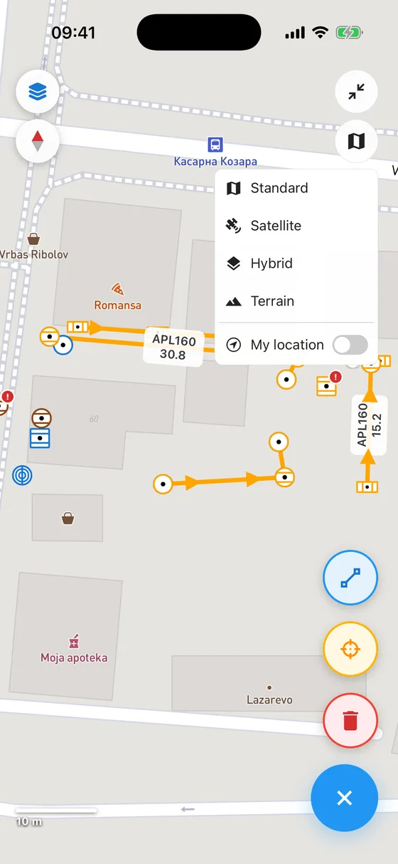 GeoKantar: Mapa preko cijelog ekrana na standardnoj, satelitskoj, hibridnoj ili reljefnoj podlozi, sa šahtovima, cijevima i oznakama.